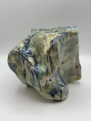 LE COVID, VAGUE VIRALE OU VAGUE DE HAINE. Céramiques. 2023